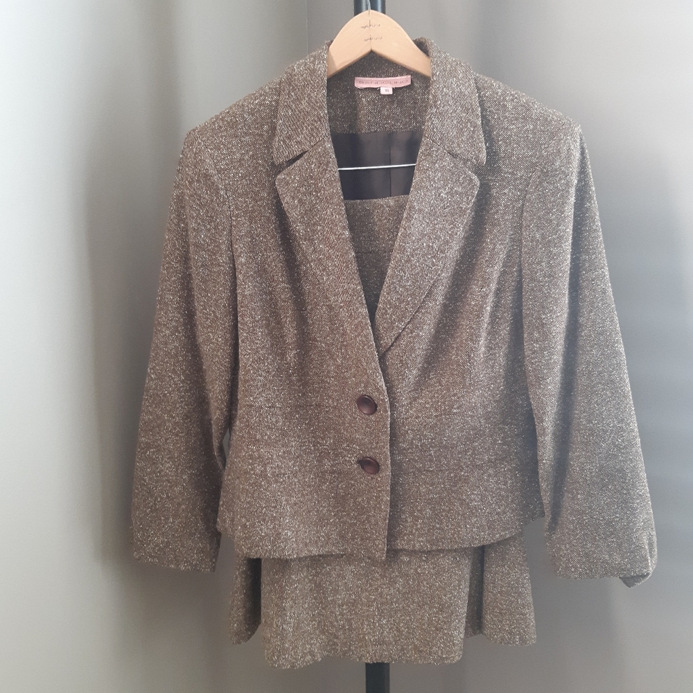 Bandolino 2 pc tweed suit with skirt. Brown + taupe. Earth tones. Plus size